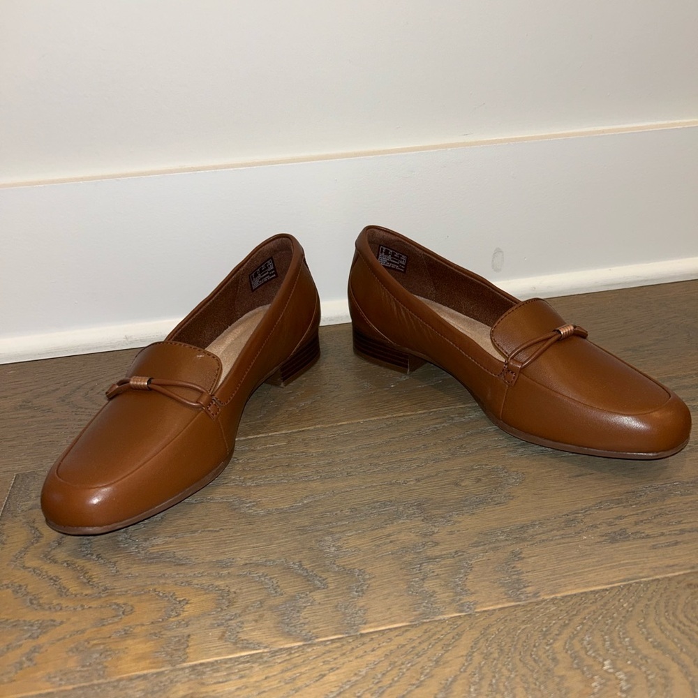 Clarks Women's Tan Loafers